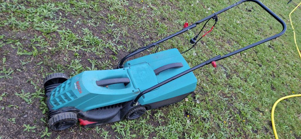 Bosch Maaier (werkt) zonder schakelaar, Tuin en Terras, Ophalen, Gebruikt, Bosch