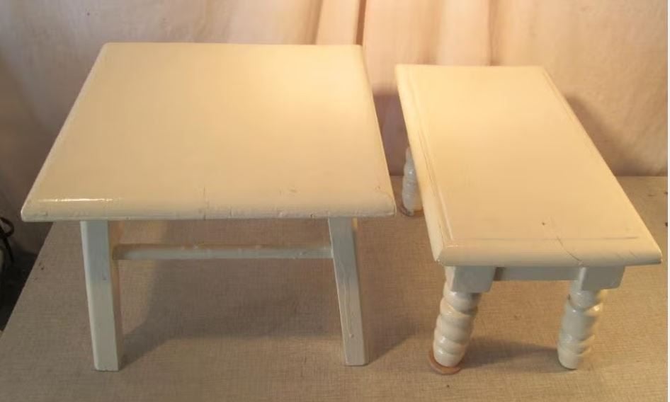 2 belles vieilles tables d'appoint en bois peint en blanc, Enlèvement ou Envoi