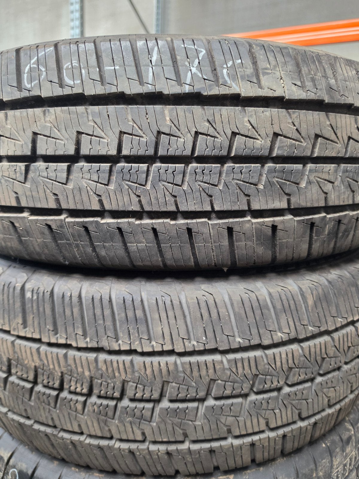 215/60r17c continental 4season 60€per stuk met montage, Ophalen