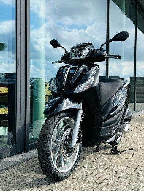 Piaggio MEDLEY 125 cc NOIR 2026 NOUVEAU 0 km, ABS, Scooter, Entreprise, Permis Moto A1 minimum