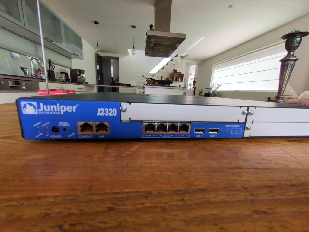 Juniper router J2320, Ophalen, Gebruikt