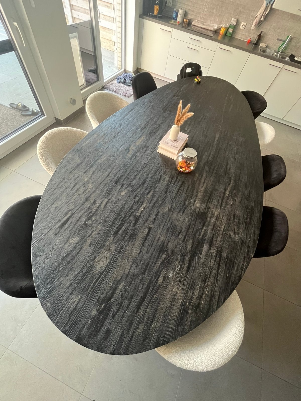 10 eetkamerstoelen Kwantum – bouclé & zwart velvet, Huis en Inrichting, Stoelen, Ophalen, Zo goed als nieuw, Wit, Vijf, Zes of meer stoelen