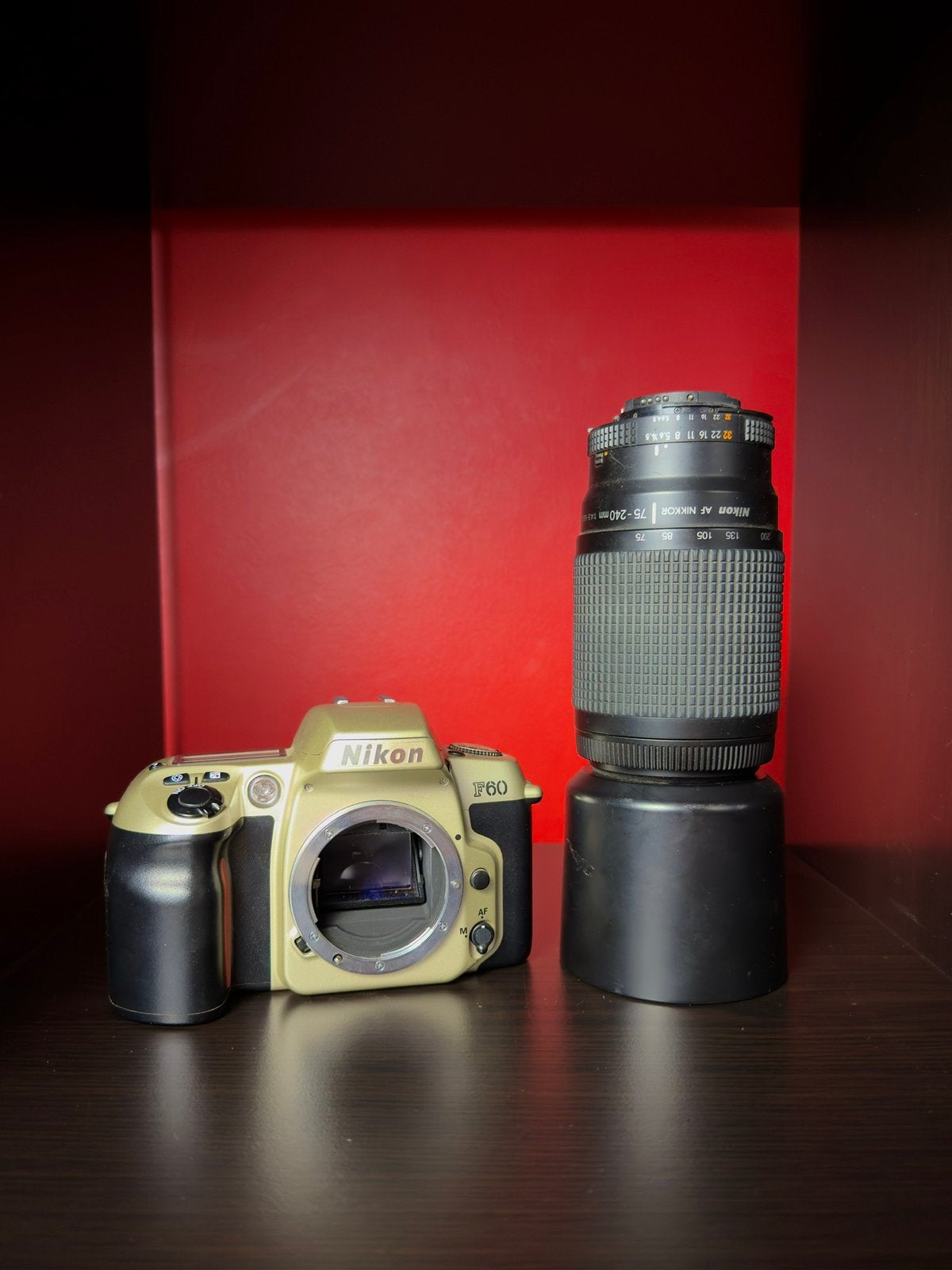 Nikon F60 Vintage Analoge Camera + AF Nikkor 75-240mm Lens, TV, Hi-fi & Vidéo, Photo | Lentilles & Objectifs, Enlèvement ou Envoi