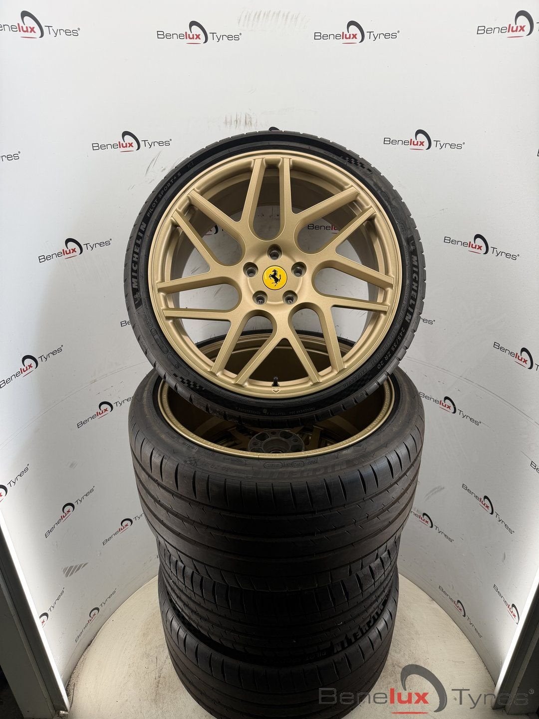 Ferrari Roma Purosangue Portofino FF F8 F12 812 488 458 296, Gebruikt, -, -, Vossen