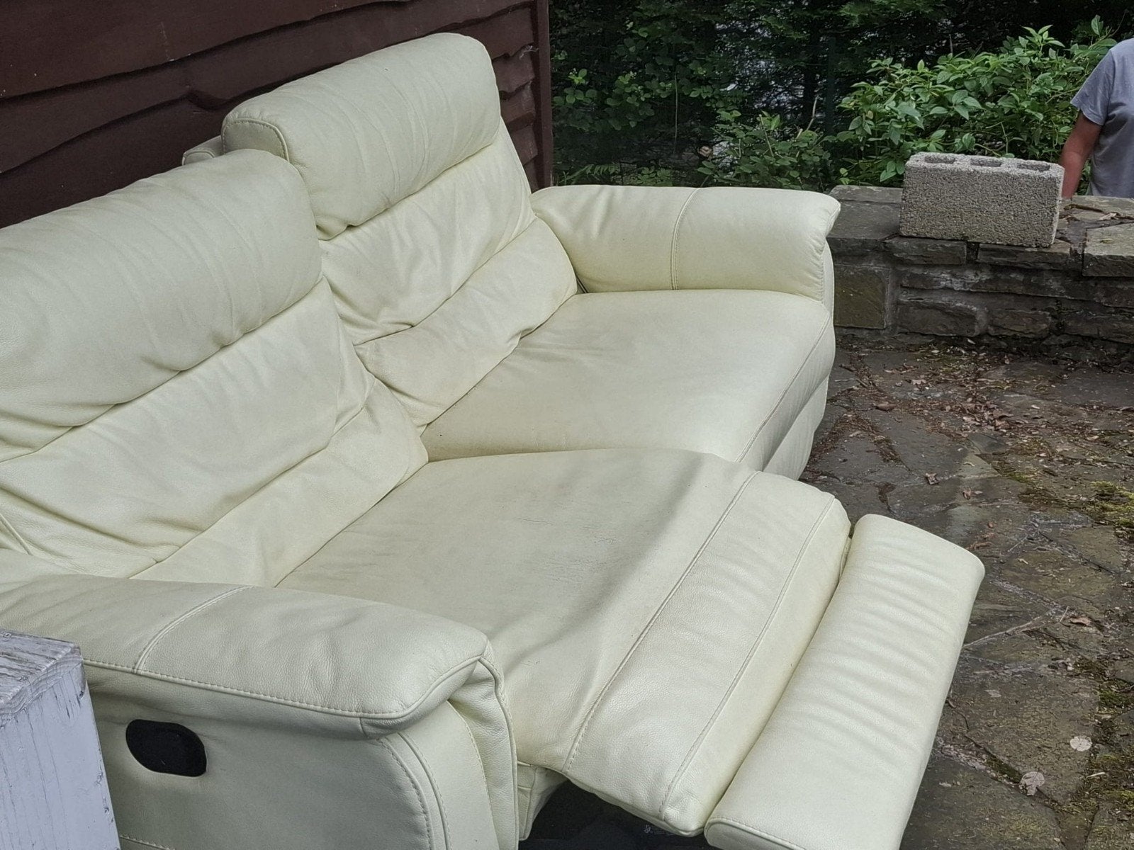 Divan cuir basculant manuellement