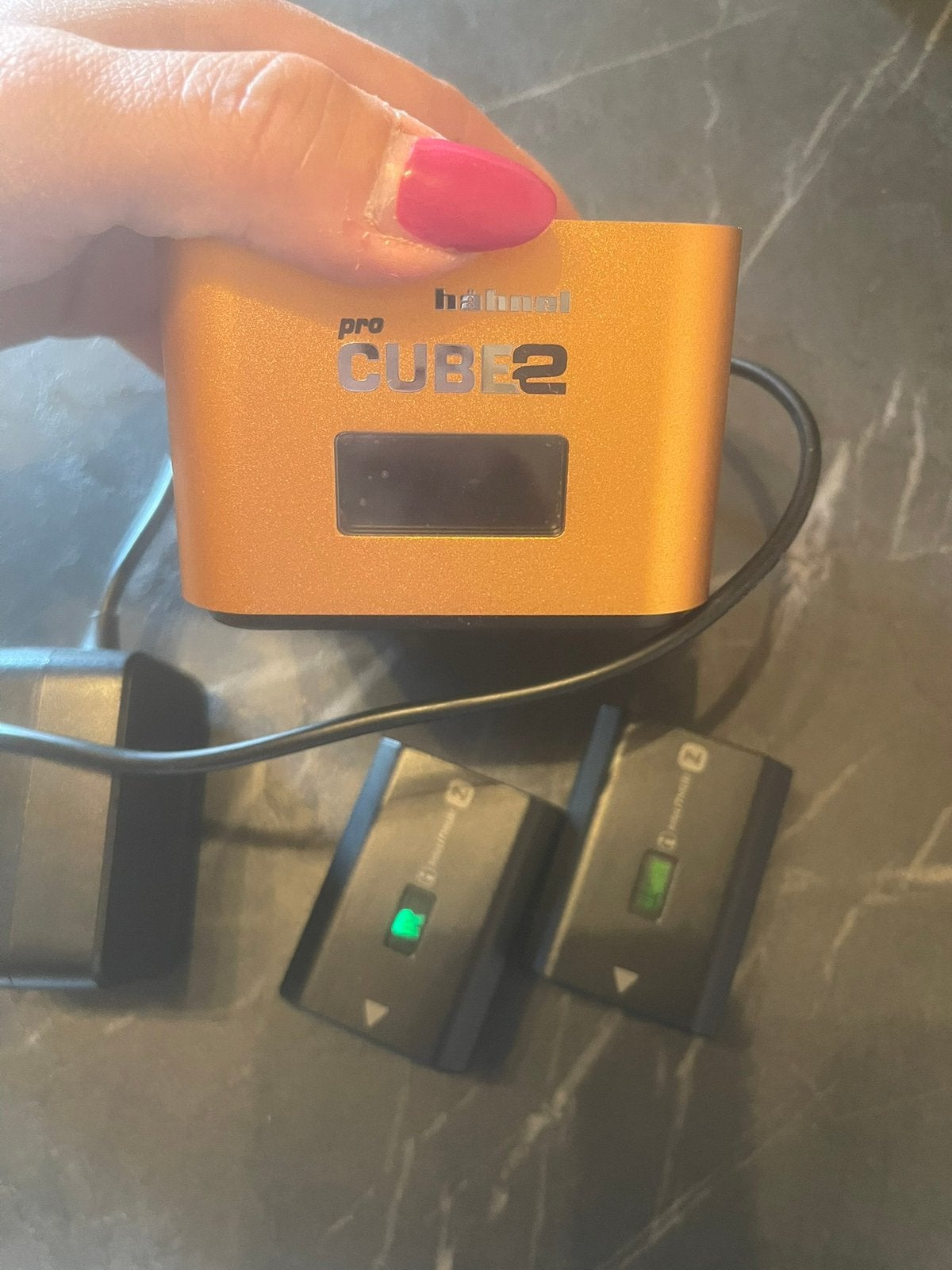 Sony batterijen  en oplader, Enlèvement ou Envoi, Chargeur, Utilisé, Appareil photo hybride