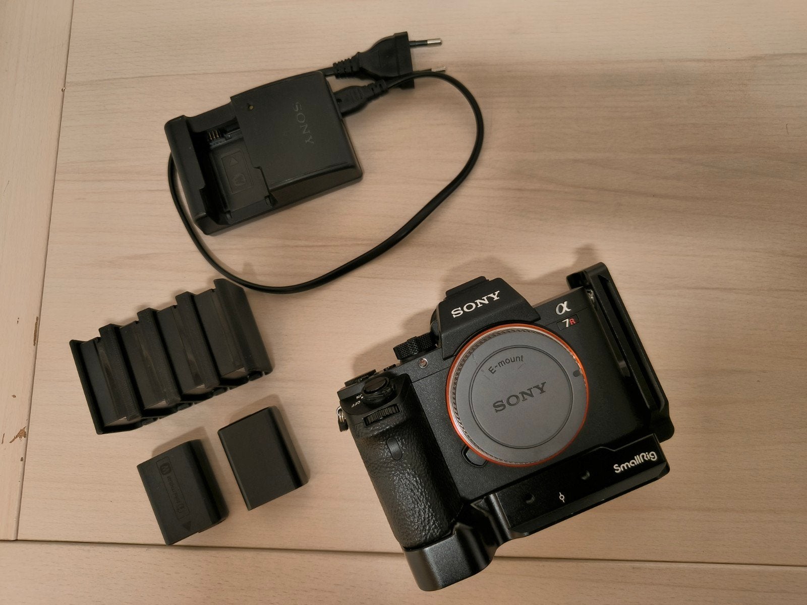 Support Sony A7rii + L avec piles.
bon chien, 42 mégapixels, Chargeur, Comme neuf, Enlèvement