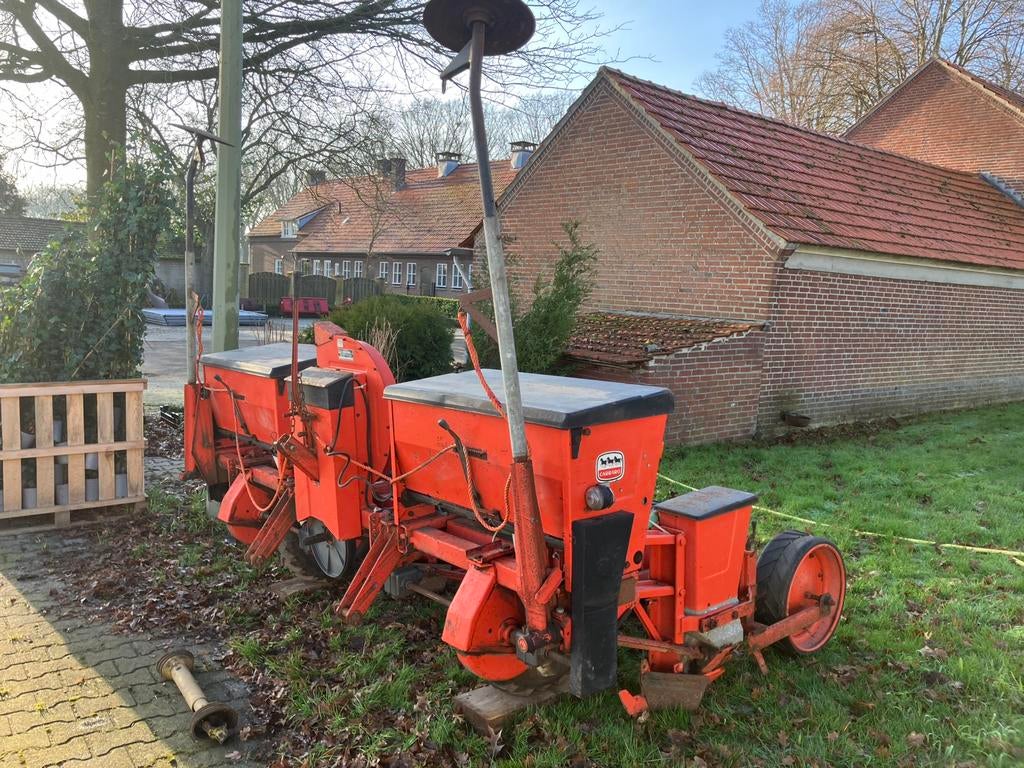 Carraro maiszaaimachine 4 elementen  Met kunstmestbakken, Ophalen