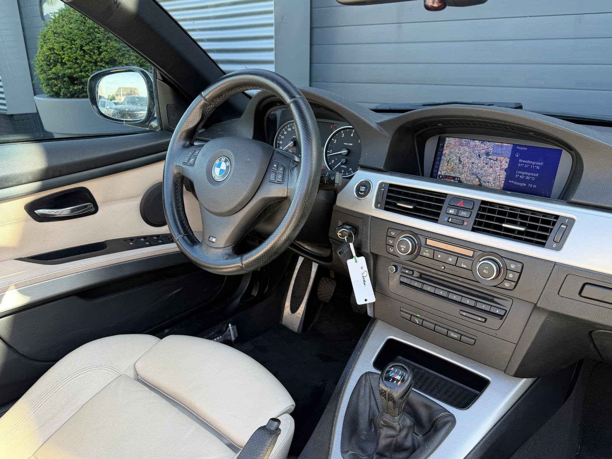 BMW 3-serie Cabrio 320i High Executive M-Sport | Navigatie |, Auto's, Achterwielaandrijving, Zwart, 4 cilinders, Cabriolet