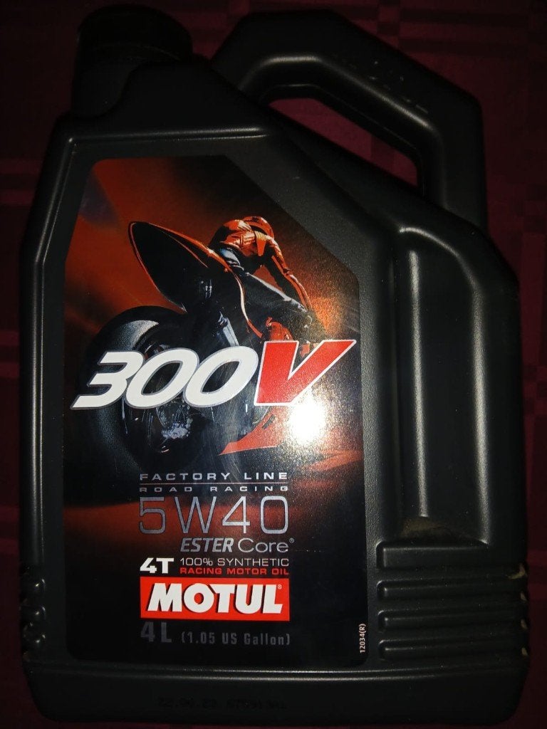 MOTUL 300V FACTORY LINE ROAD RACING 4T 5W40 - 2 STUKS VAN 4L, Enlèvement