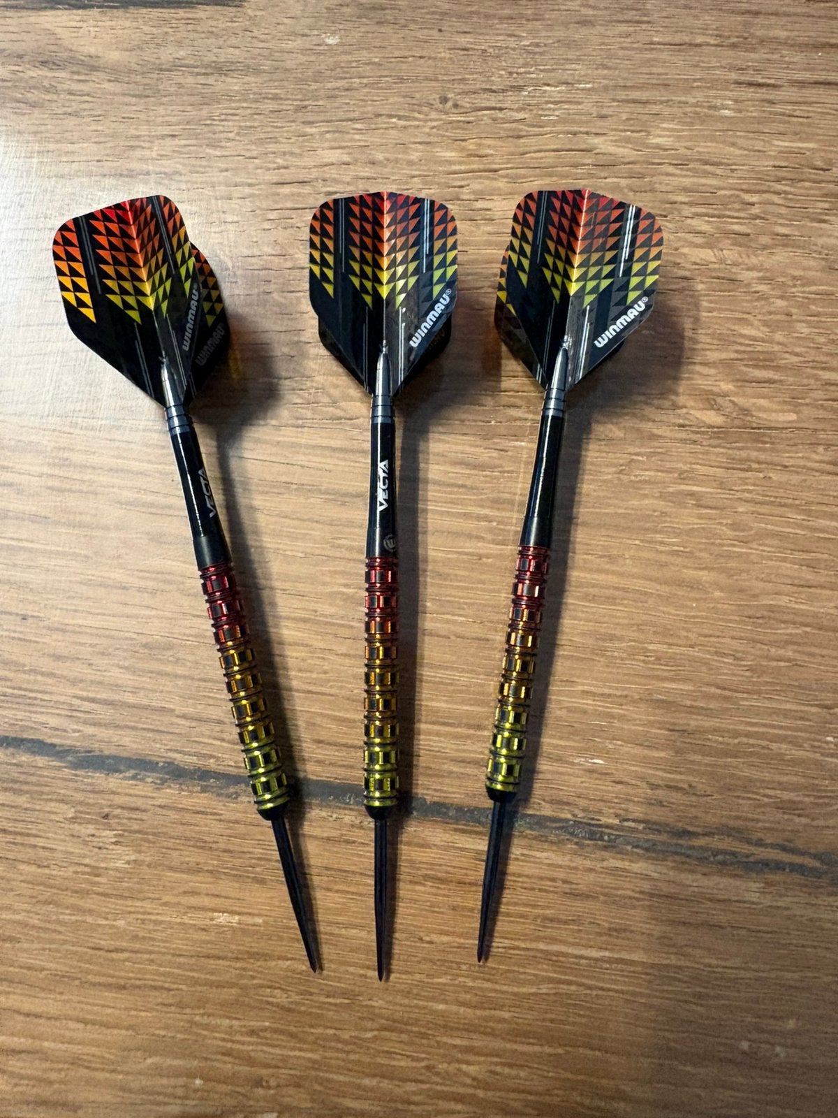 Winmau firestorm flame 22 gr, Sports & Fitness, Fléchettes, Enlèvement ou Envoi, Comme neuf