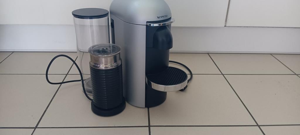 Nespresso Vertuo, Ophalen, Koffiemachine, Zo goed als nieuw, Koffiepads en cups