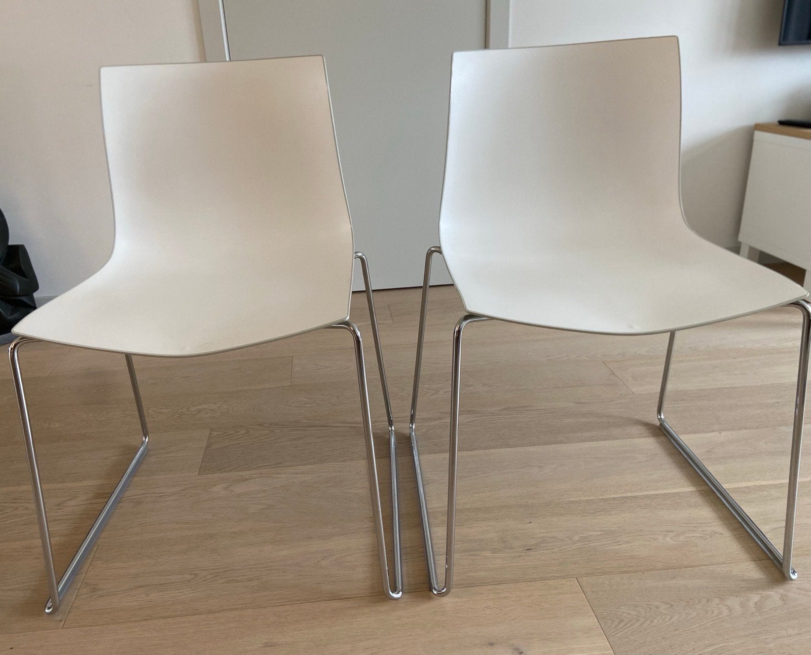 Arper Catifa 48 design stoelen - wit kunststof, Enlèvement, Comme neuf, Blanc, Synthétique