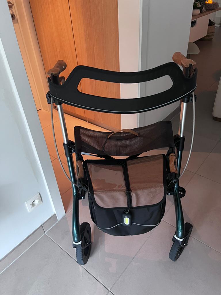 Buitenkans : als nieuwe carbon rollator (licht & opvouwbaar), Diversen, Rollators, Ophalen of Verzenden, Opvouwbaar, Zo goed als nieuw
