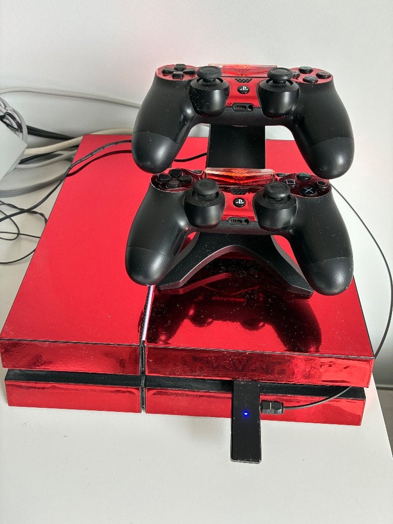 PlayStation 4 avec accessoires, 500 GB, Enlèvement, Original, Avec 2 manettes