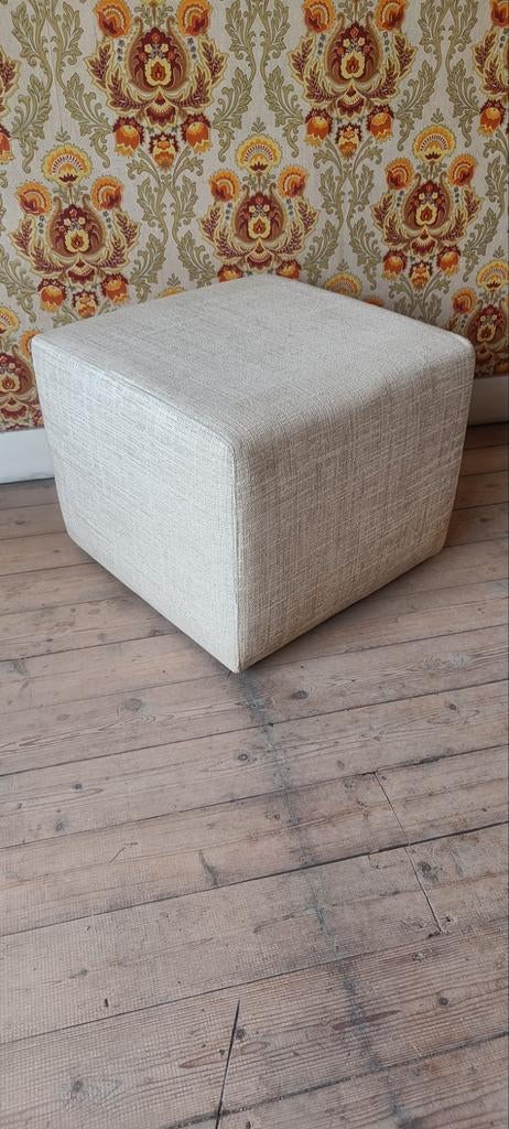 Natuzzi Italiy poef / hocker op wieltjes, Ophalen, Stof