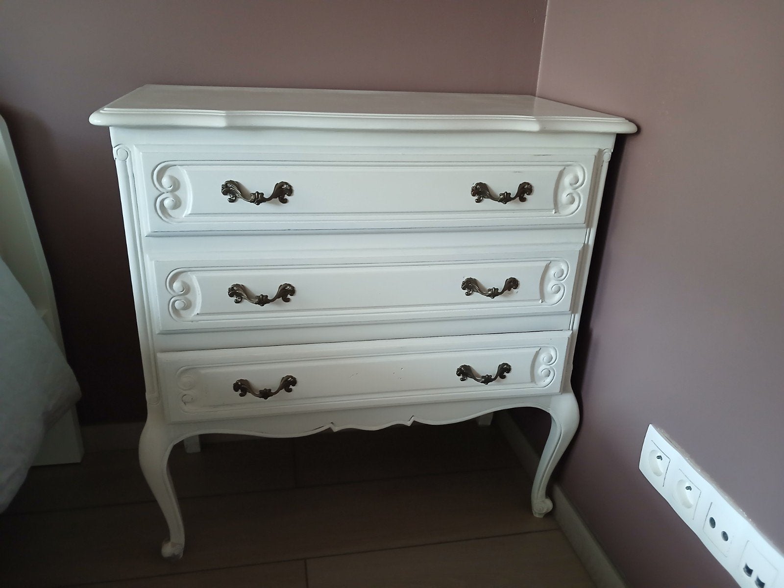 Mooi geverfd Frans Louis commode met romantische poot., Huis en Inrichting, Ophalen, Gebruikt, 50 tot 100 cm, 3 of 4 laden