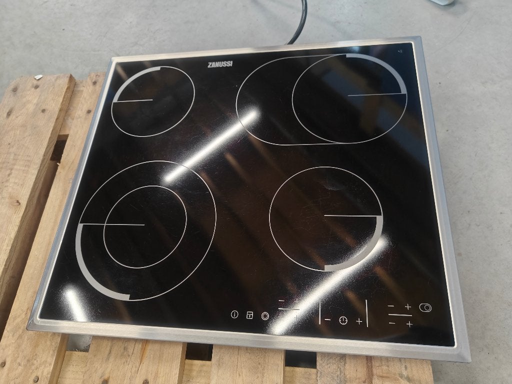 Zanussi inductiekookplaat, Electroménager, 4 zones de cuisson, Encastré, Enlèvement, Utilisé