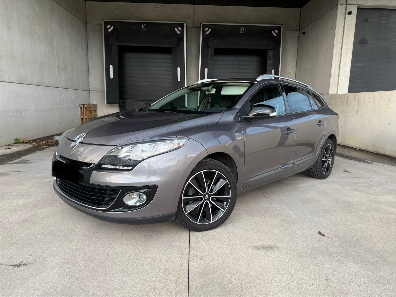 Renault Mégane Bose Edition Break, Autos, Achat, Boîte manuelle, Entretenue par le concessionnaire, Noir