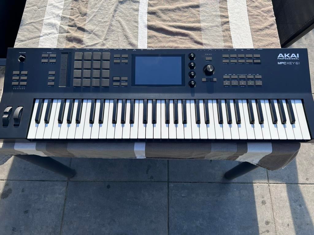 Akai MPC Key 61 + 500GB ertern., Muziek en Instrumenten, Synthesizers, 61 toetsen, Zo goed als nieuw, Met midi-aansluiting, Ophalen