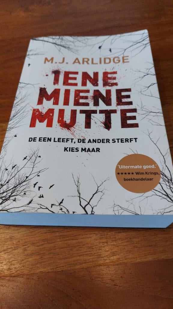 Iene miene mutte Arlidge, Ophalen of Verzenden, Zo goed als nieuw, M.J. Arlidge