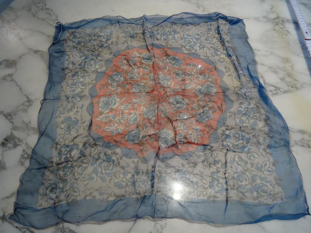 Zeer fijne zijden sjaal uit 1940. Art deco. Bloemenpatronen, Autre, Ophalen of Verzenden, Gedragen