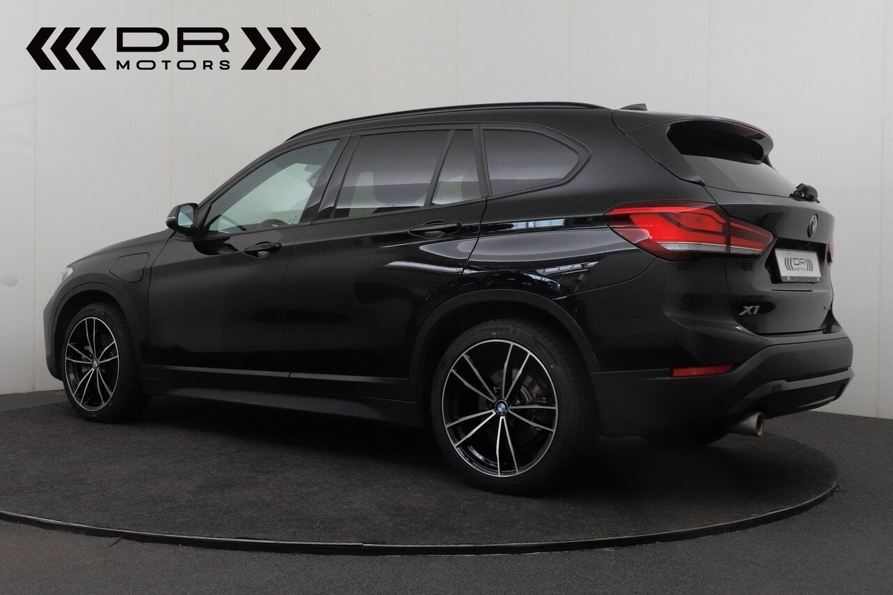 BMW X1 25 E PHEV - HEAD UP - LEDER - BLACKPACK - TOPSTAAT, 0 min, Zwart, Bedrijf, 5 zetels