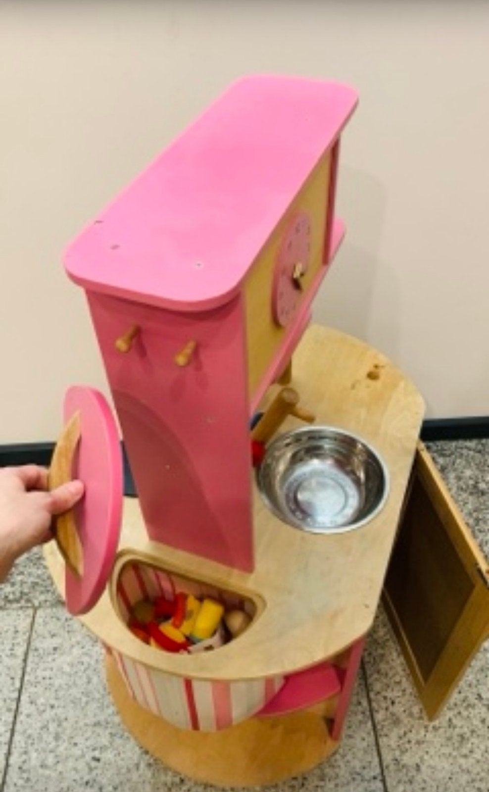 Cuisine jouet en bois / double face – rose et bois naturel, Enlèvement, Utilisé, Bois