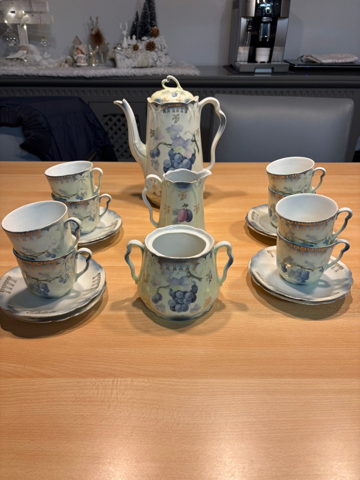 Oud servies. ( met druiven), Ophalen of Verzenden