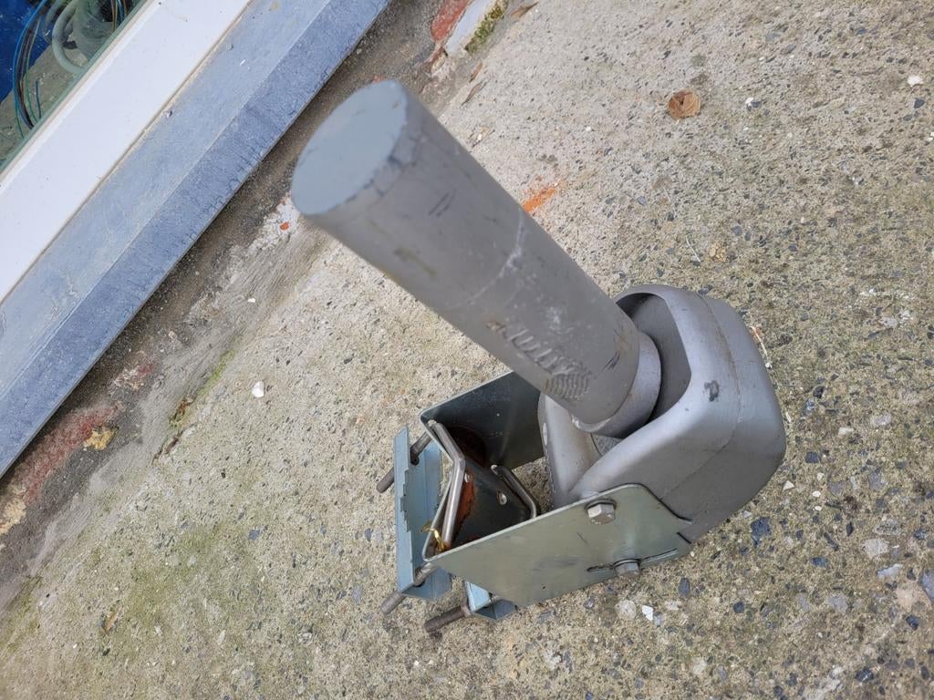 Pied support  orientable Aston  pour antenne parabolique, Enlèvement ou Envoi, Antenne (parabolique)