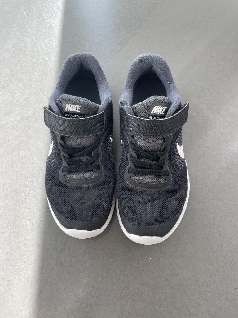 Zwarte sportschoenen NIKE, maat 31, Kinderen en Baby's, Kinderkleding | Schoenen en Sokken, NIKE, Ophalen of Verzenden, Zo goed als nieuw