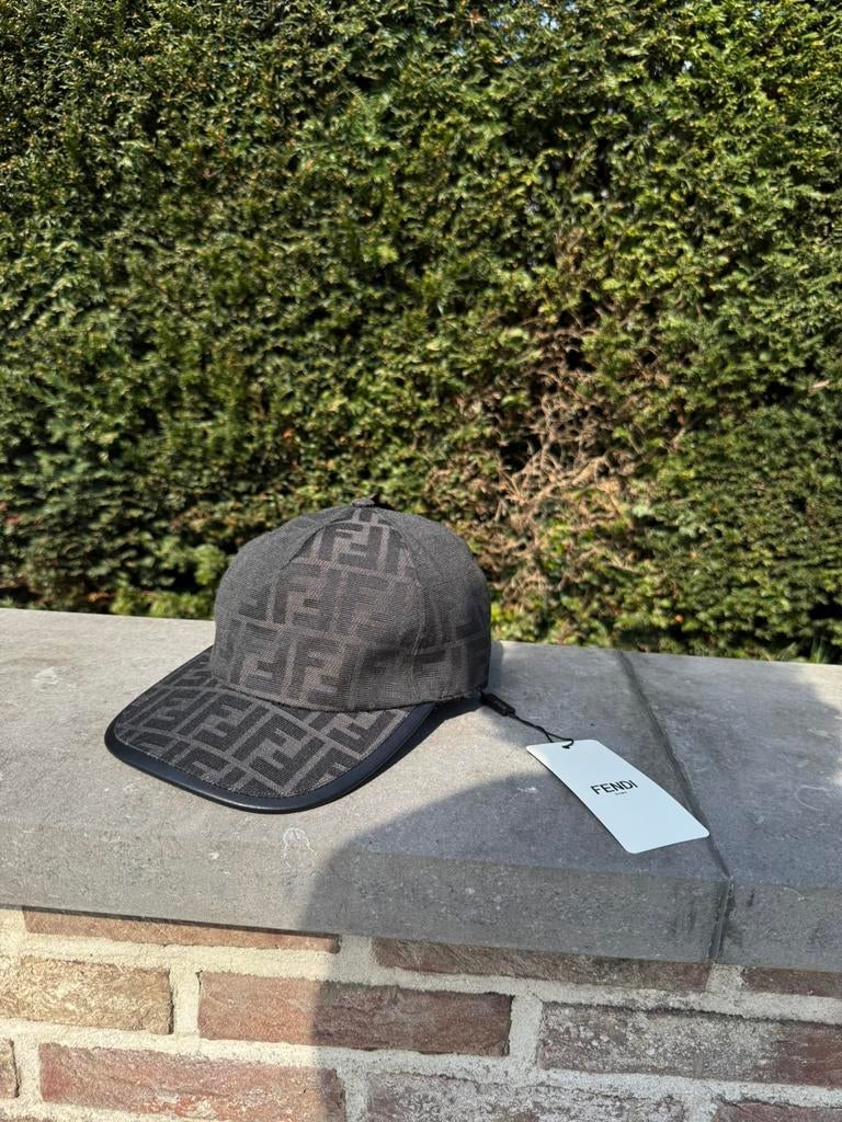Bonnet Fendi, Enlèvement ou Envoi, Comme neuf, One size fits all, Casquette