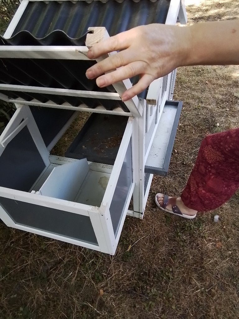 Cabane de poulailler gris/blanc, Animaux & Accessoires, Volatiles | Accessoires, Comme neuf, Poulailler, Enlèvement