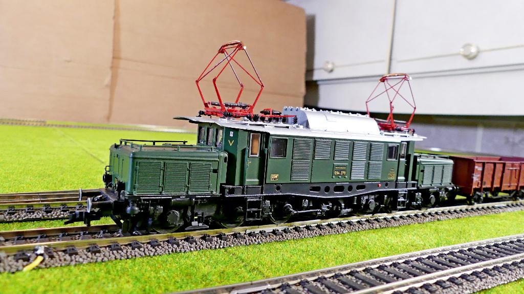 Roco Motor E94 DC analoog „Museum Edition”, Hobby en Vrije tijd, Modeltreinen | H0, Zo goed als nieuw, Locomotief, Gelijkstroom