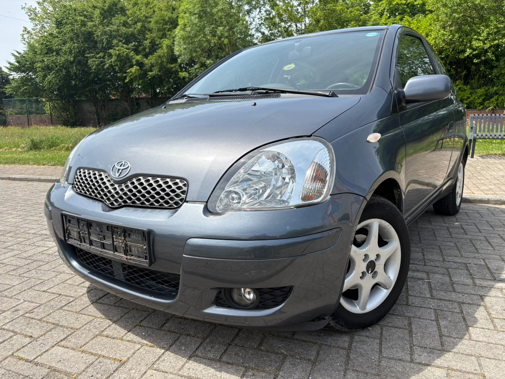 TOYOTA YARIS 1.3 benzine, Auto's, Bedrijf, Handgeschakeld, Grijs, 1298 cc