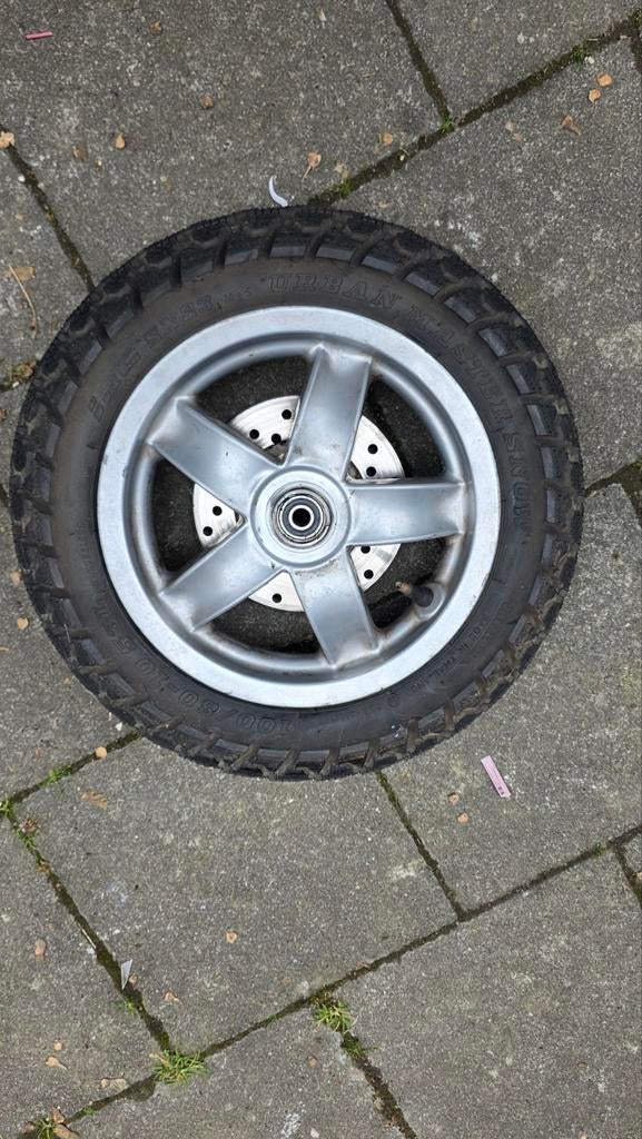 Piaggio zip voorvelg met schijf+nieuwe band, Ophalen