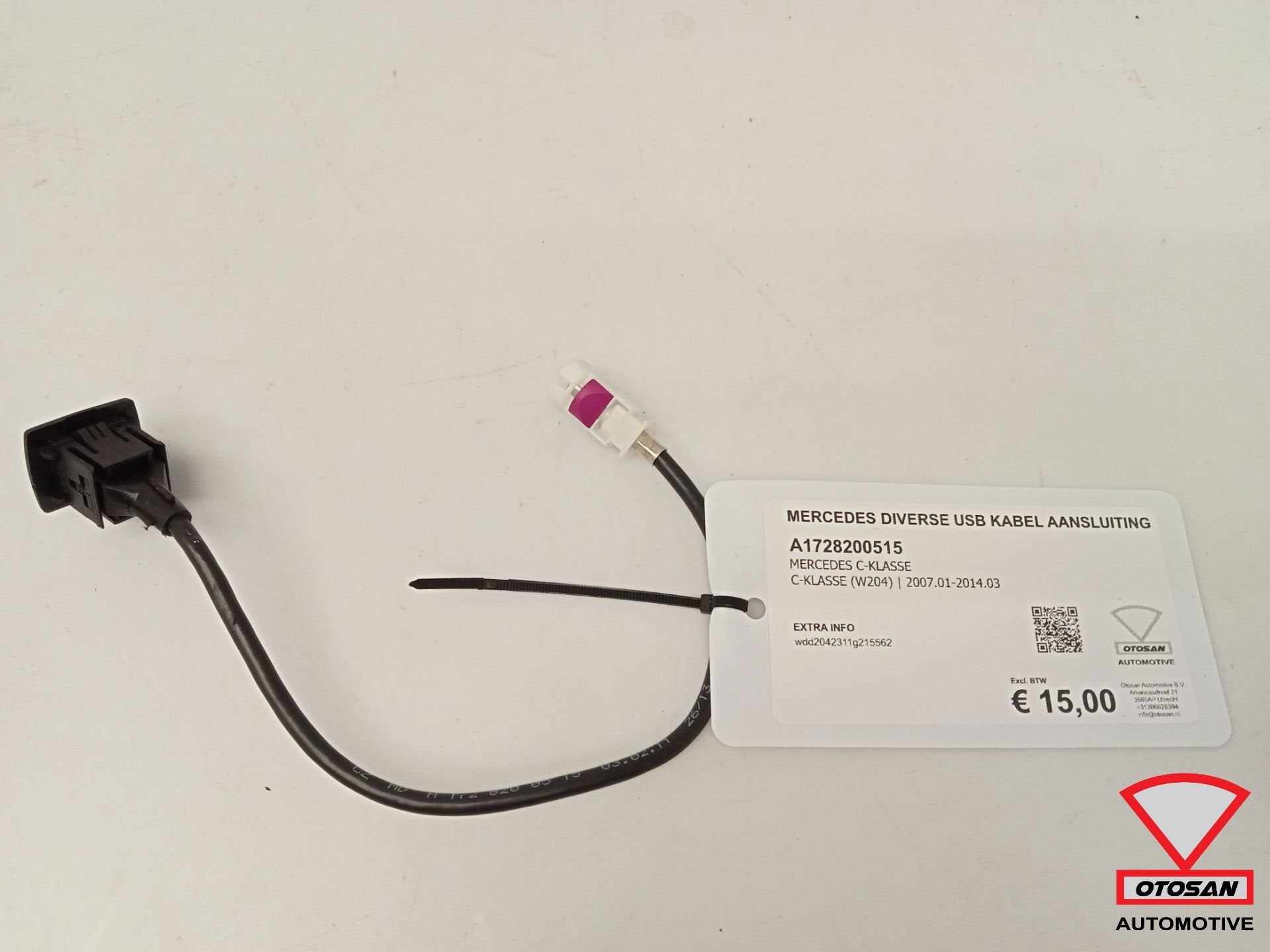 Mercedes Divers c ble de connexion USB A1728200515, Mercedes-Benz AG, Mercedes-Benz, Utilisé, Mercedesstrasse 120
70372  Stuttgart, DE