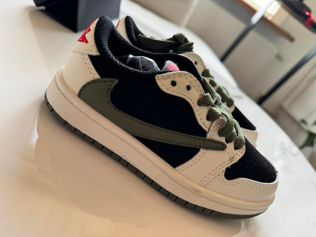 Air Jordan 1 Retro Low OG SP Travis Scott Olive 28 maat, Neuf, Garçon, Enlèvement ou Envoi, Bottines