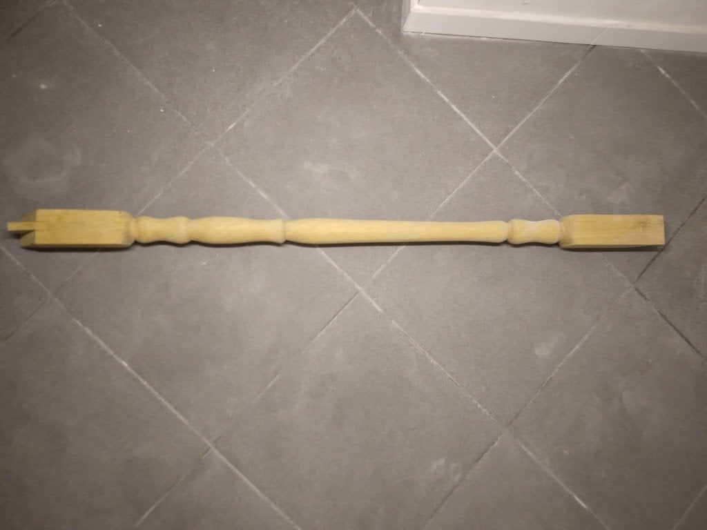 Lot de 14 balustres en hêtre, Enlèvement, Comme neuf