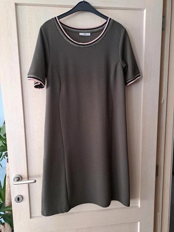 Robe kaki à manches courtes PTC taille xxl (42/44) Nouveau, Vêtements | Femmes, Enlèvement ou Envoi, Autres couleurs, PTC, Sous le genou