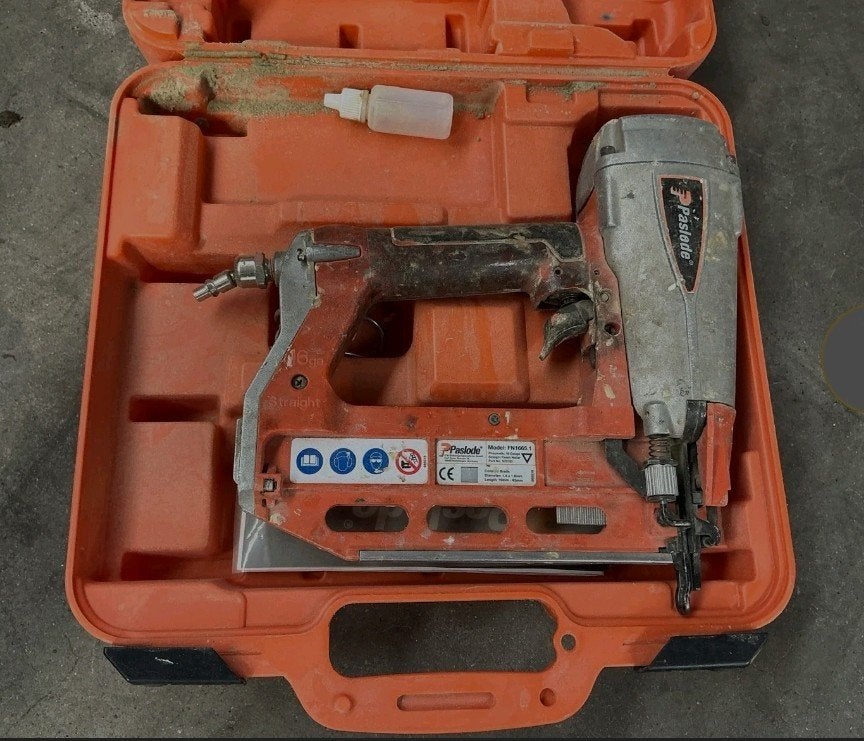 Paslode pneumatische tacker FN1665, Ophalen