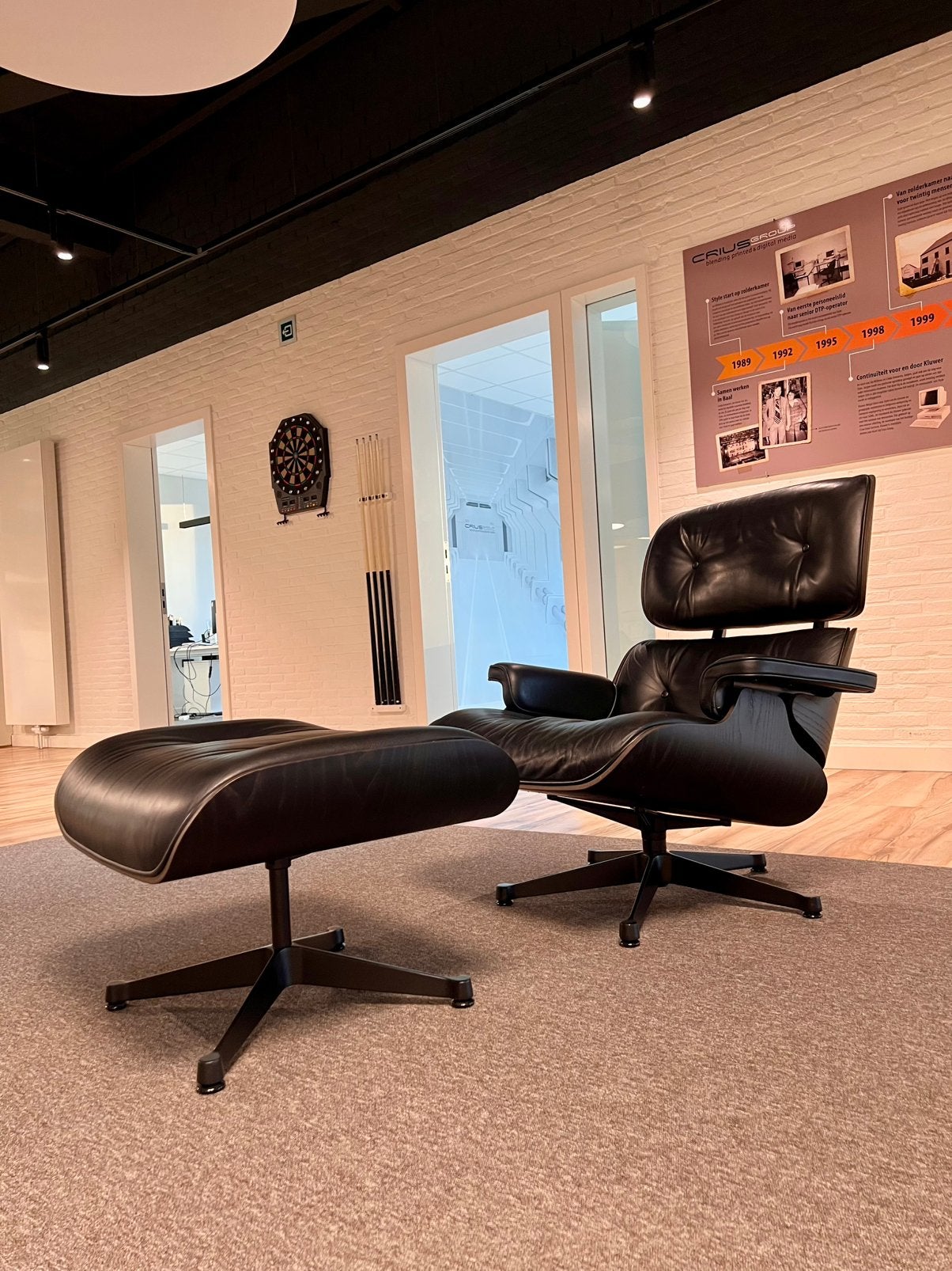 Vitra Eames Lounge Chair met ottoman, Huis en Inrichting, Ophalen, Design klassieker, Hout, Zo goed als nieuw