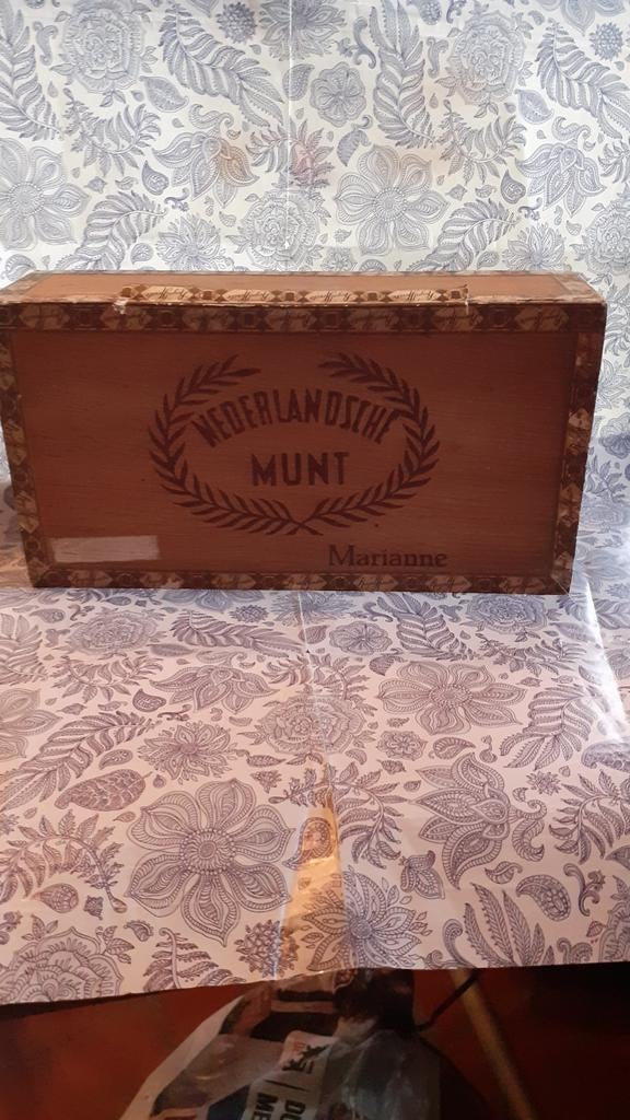 boite a cigare vide  en bois nederlanssche munt marianne, Enlèvement ou Envoi, Utilisé, Boite à tabac ou Emballage