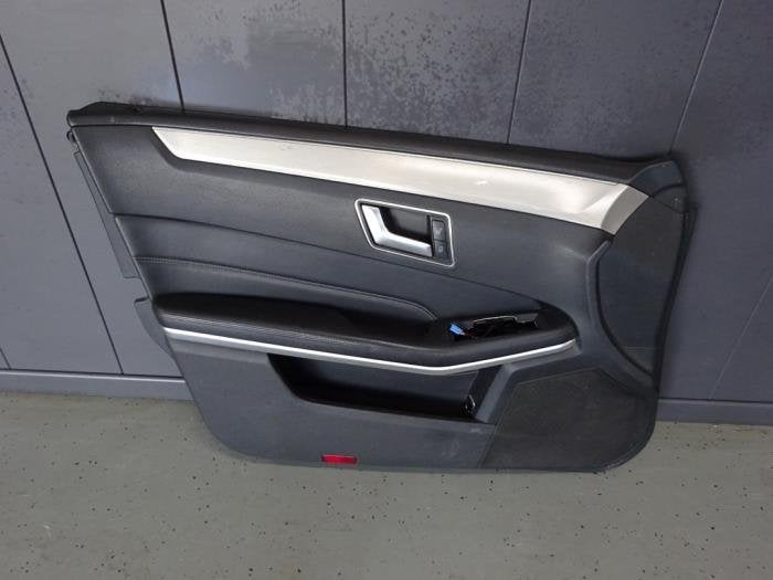 Portierbekleding 4Deurs links-voor van een Mercedes E-Klasse, Gebruikt, -, Ophalen of Verzenden, -