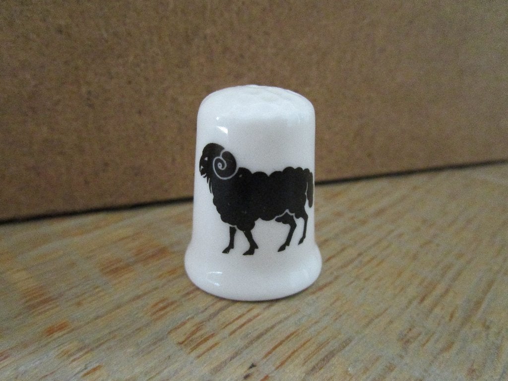 vingerhoedje ram sterrebeeld, Verzamelen, Ophalen of Verzenden, Nieuw, Porselein