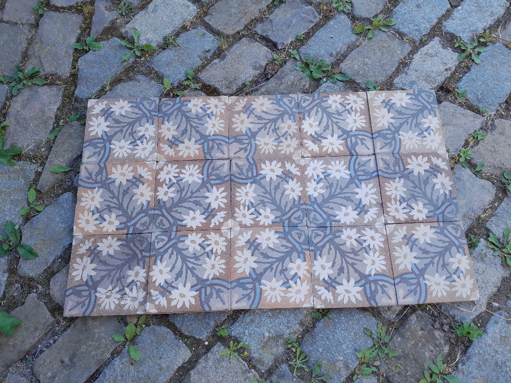Carrelage Art Nouveau « Frères Boch » à motif de marguerites, Bricolage & Construction, Dalles & Carrelages, Utilisé, Carrelage de sol