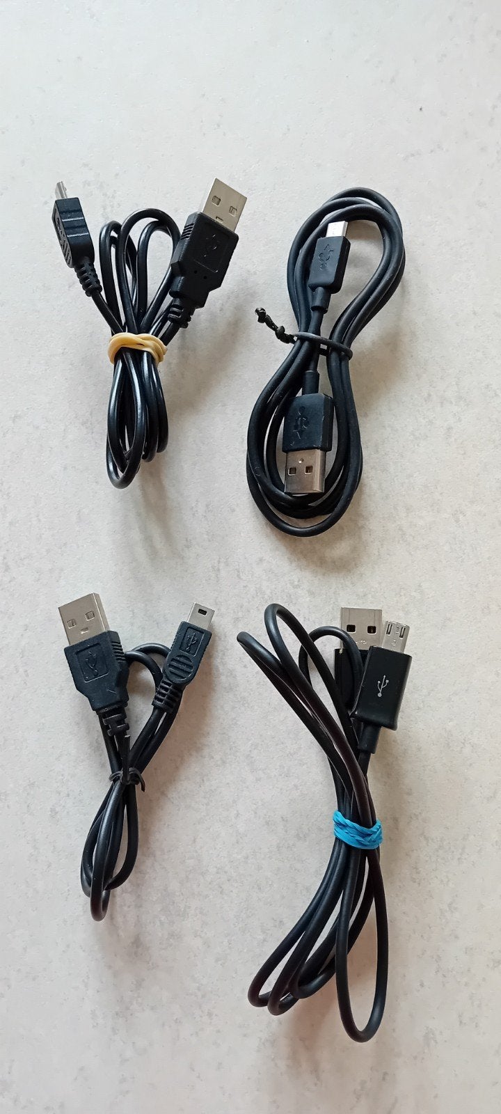 Lot de 4 câbles USB-A et USB-C, Enlèvement ou Envoi, Neuf, Chargeur