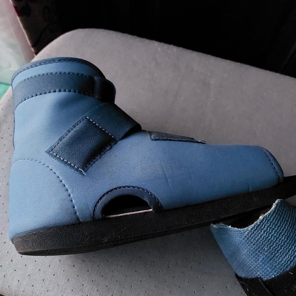 Stapschoen voor gips, velcro, 30 €., Divers, Orthèses, Enlèvement ou Envoi, Comme neuf