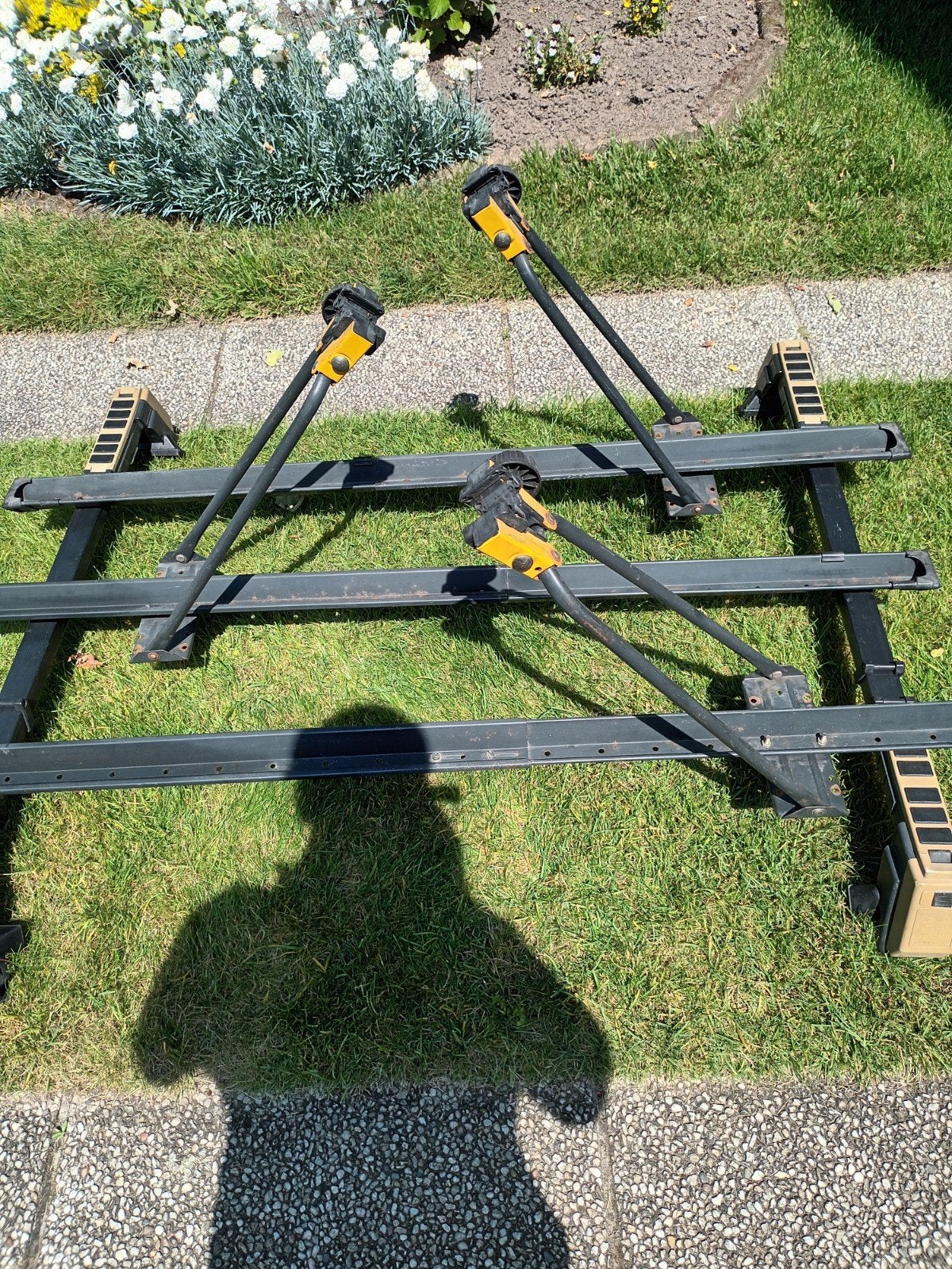 Tekoop 2 dakdragers + 3 fietsrekken, Ophalen
