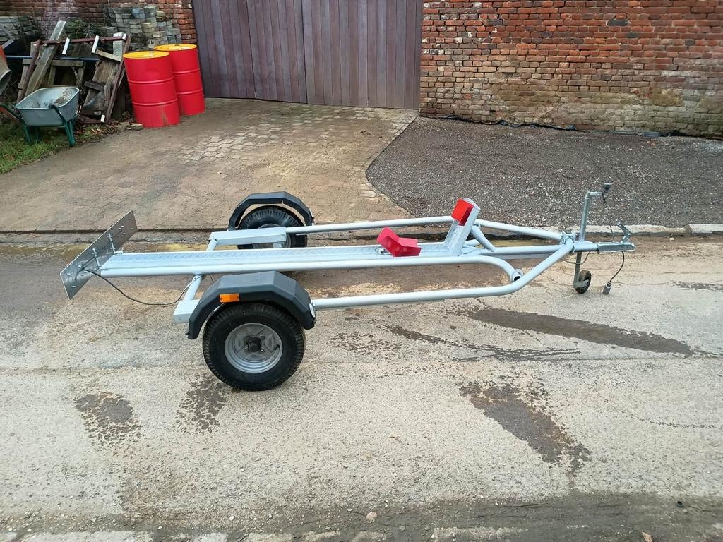 Motortrailer afzinkbaar., Ophalen